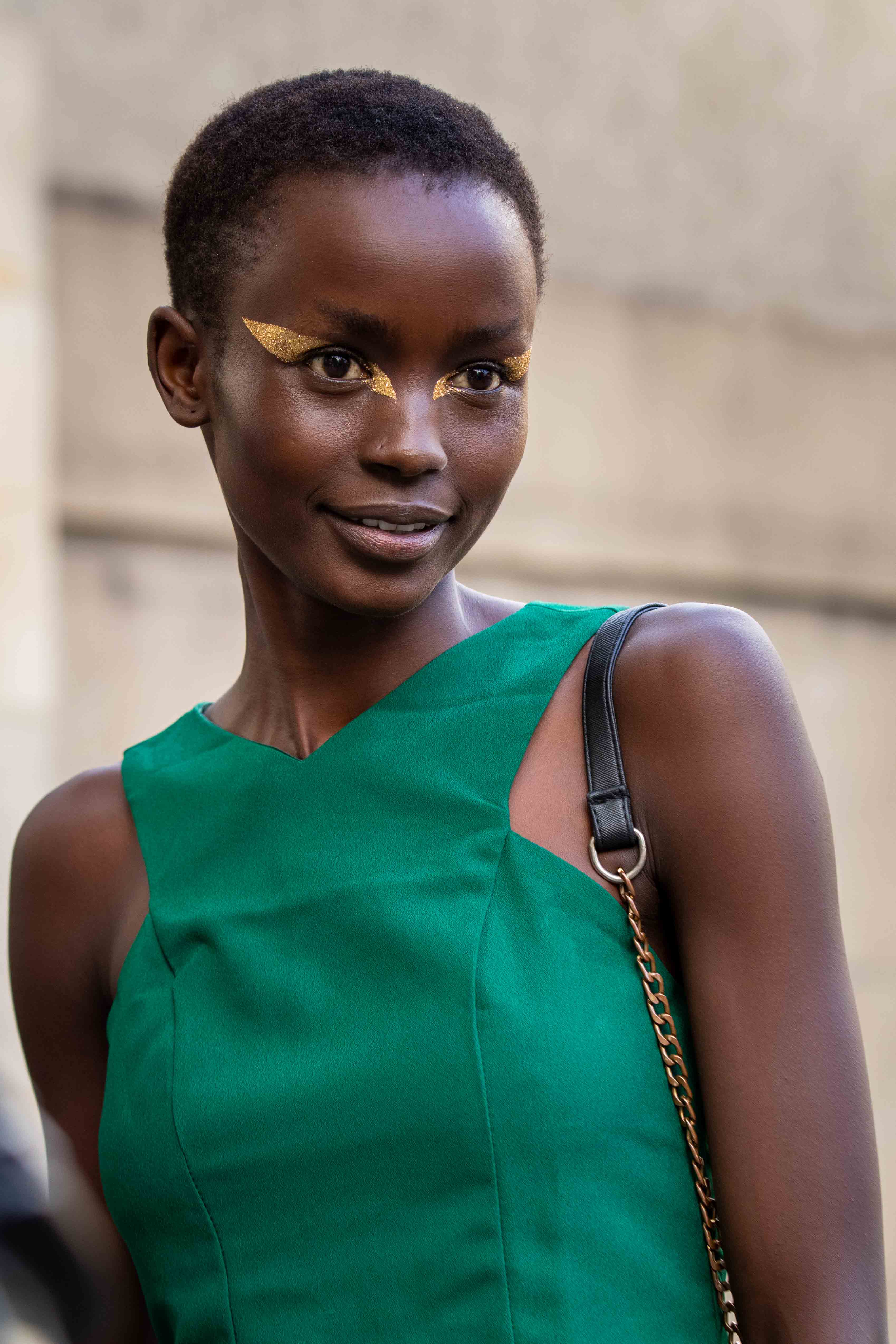Paris Fashion Week Model Street Style Valentino SS20 London et Paris