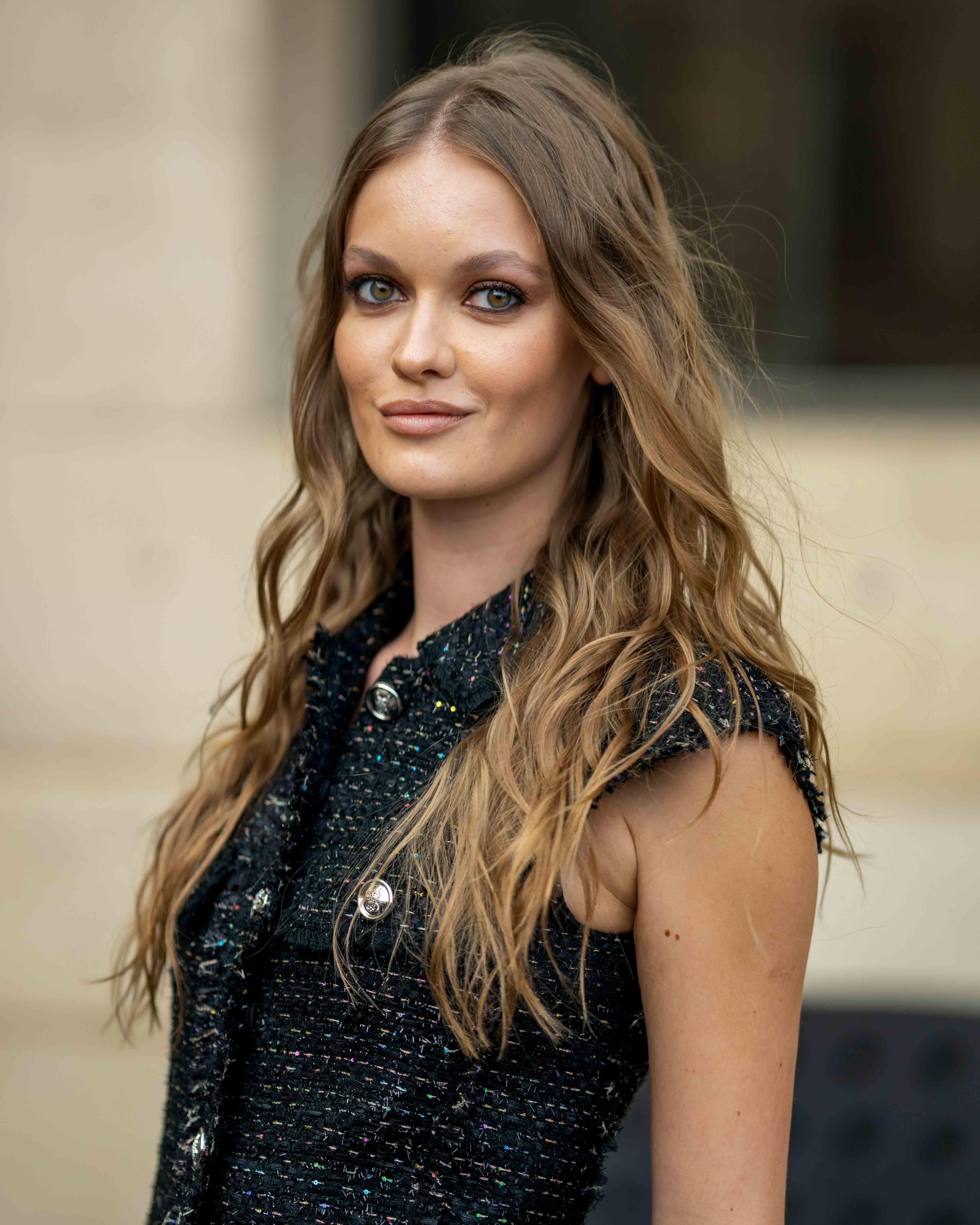 Alessiya Merzlova Street Style After Giambattista Valli SS24 Paris Fashion Week