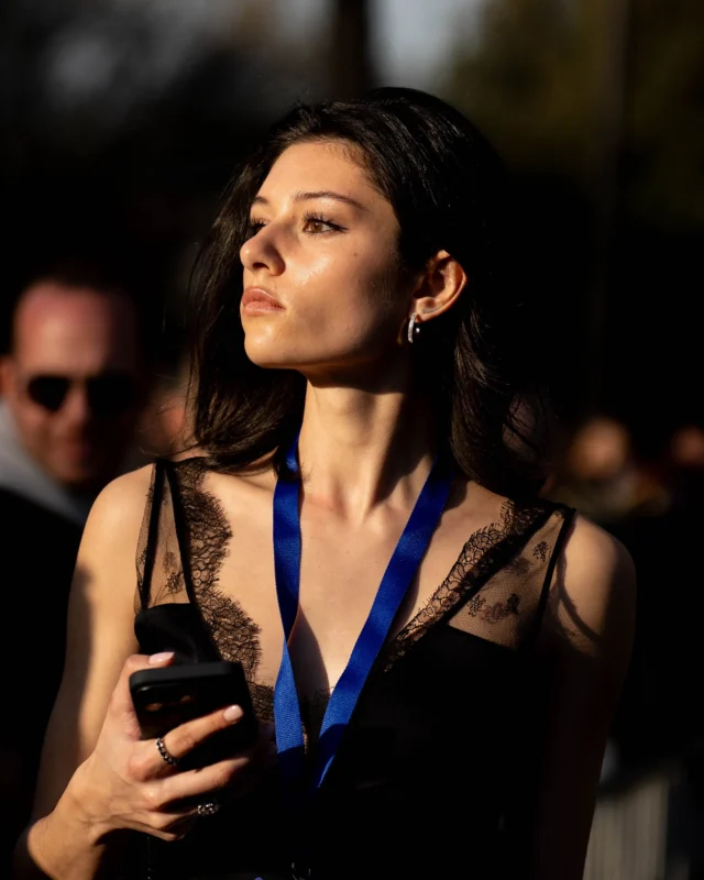 Street Style at StellaMcCartney FW25 show during Paris Fashion Week.
.
.
.
.
.
.
.
.
#pfw #parisfashionweek #fashionweek #streetstyle #fw25 #mode #style #stylish #moda #parisianstyle #stellamccartney