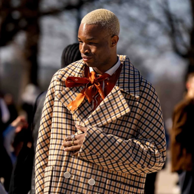 Street style at Casablanca FW25 show during Paris Fashion Week.
.
.
.
.
.
.
.
.
#pfw #parisfashionweek #fashionweek #streetstyle #fw25 #mode #style #stylish #moda #parisianstyle #casablanca
