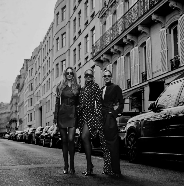 Street style after Nina Ricci FW25 show during Paris Fashion Week. Shot on Hasselblad 501cm 120mm FP4.
.
.
.
.
.
.
.
.
#pfw #parisfashionweek #fashionweek #streetstyle #fw25 #mode #style #stylish #moda #parisianstyle #ninaricci #hasselblad #hasselblad501cm #bnw #blackandwhite #blackandwhitephotography #ilfordfp4 #fp4